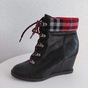 Jonston&Murphy Womens Black Leather Wedges Plaid Felt Trim Laced Boots